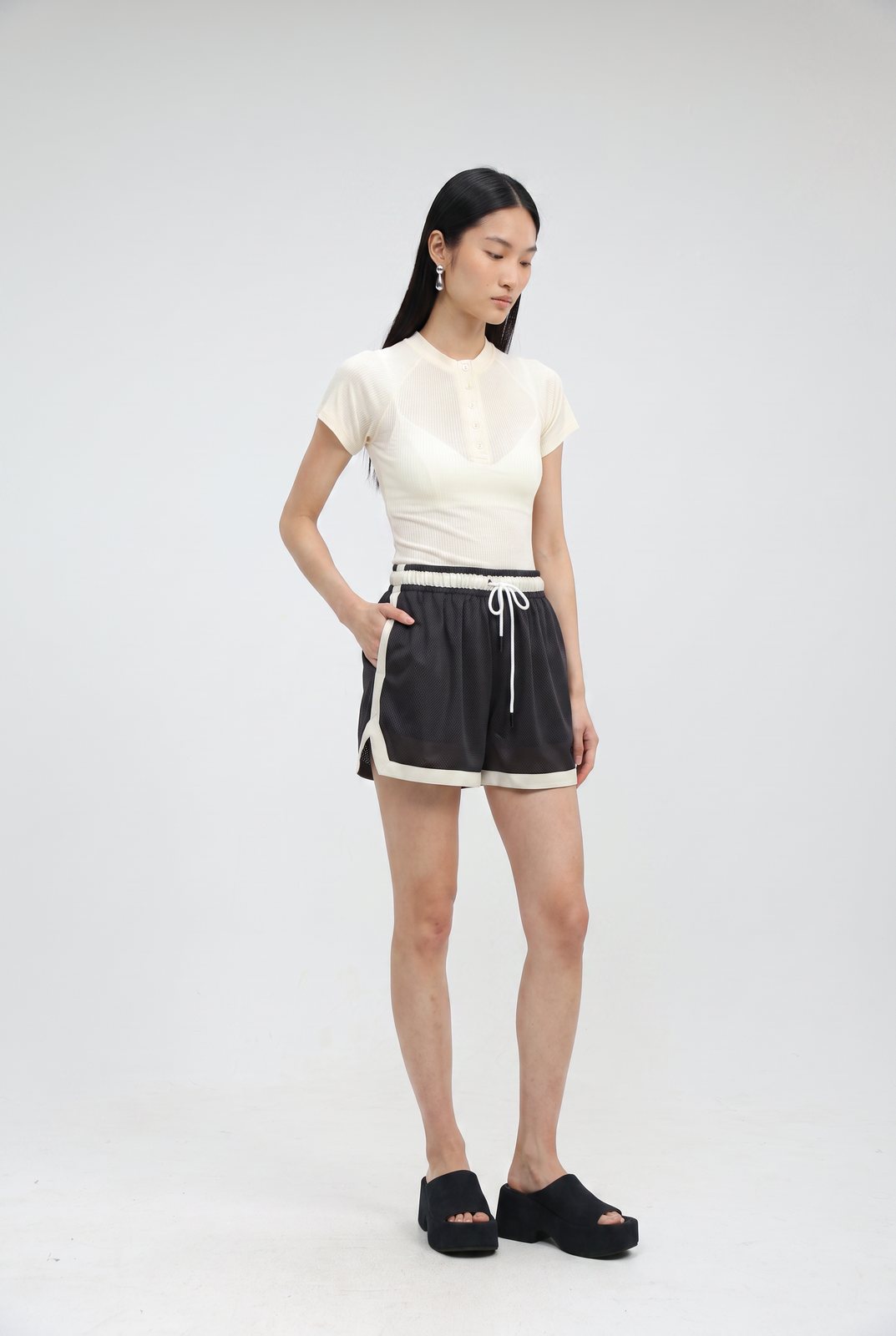 Shorts E-2600 — E-2600 worn by model