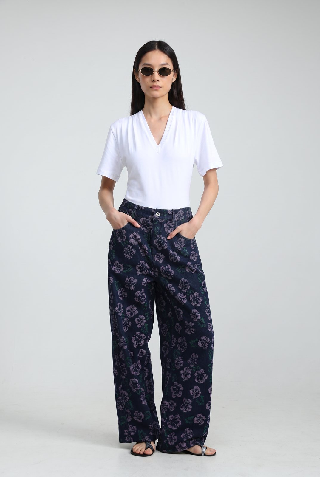 E2506 in Dark Blue/Floral