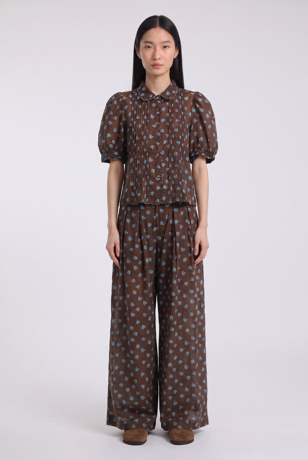 Blouses SS-6542 — SS-6542 worn by model