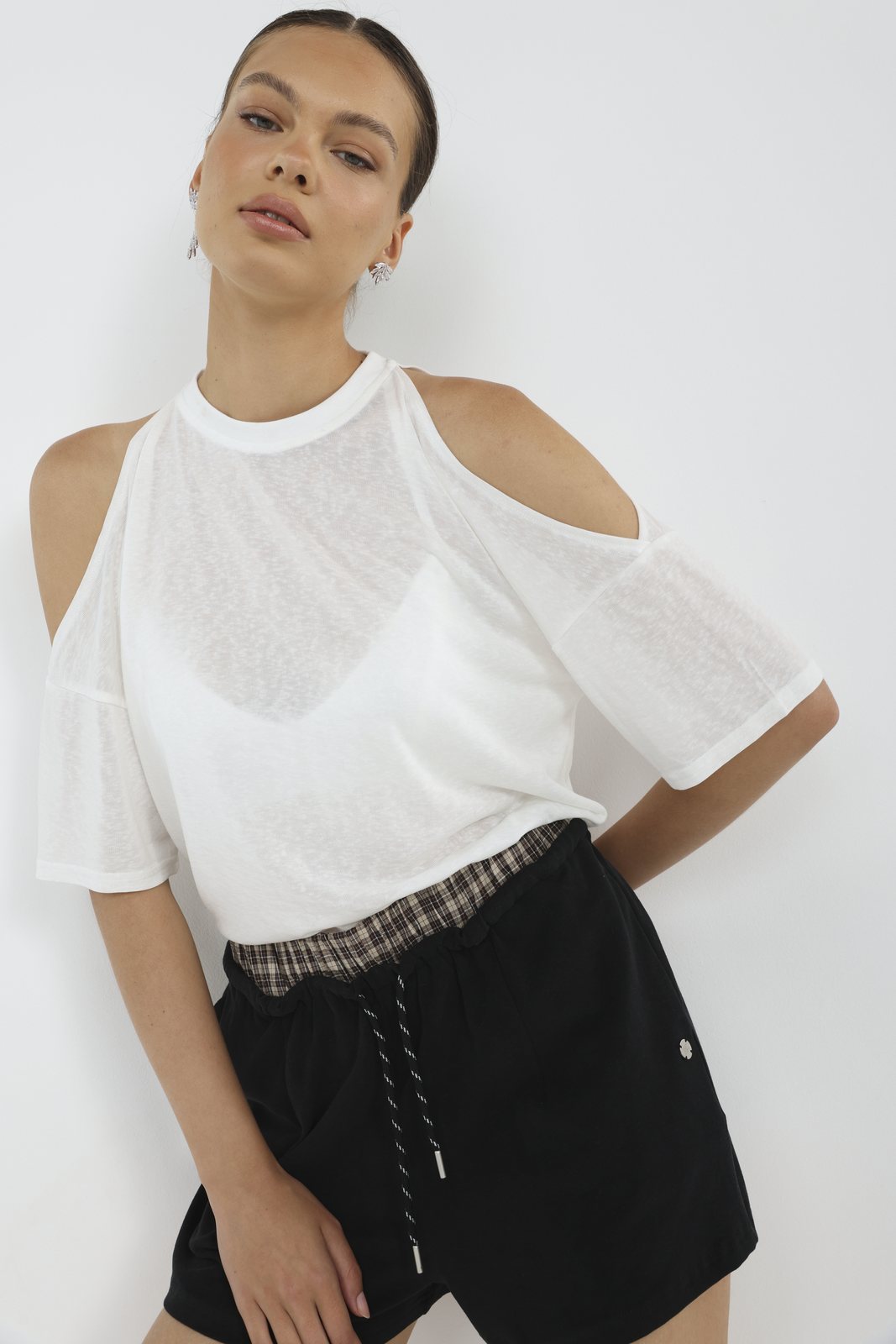 T-Shirts SS-7255 — SS-7255 worn by model