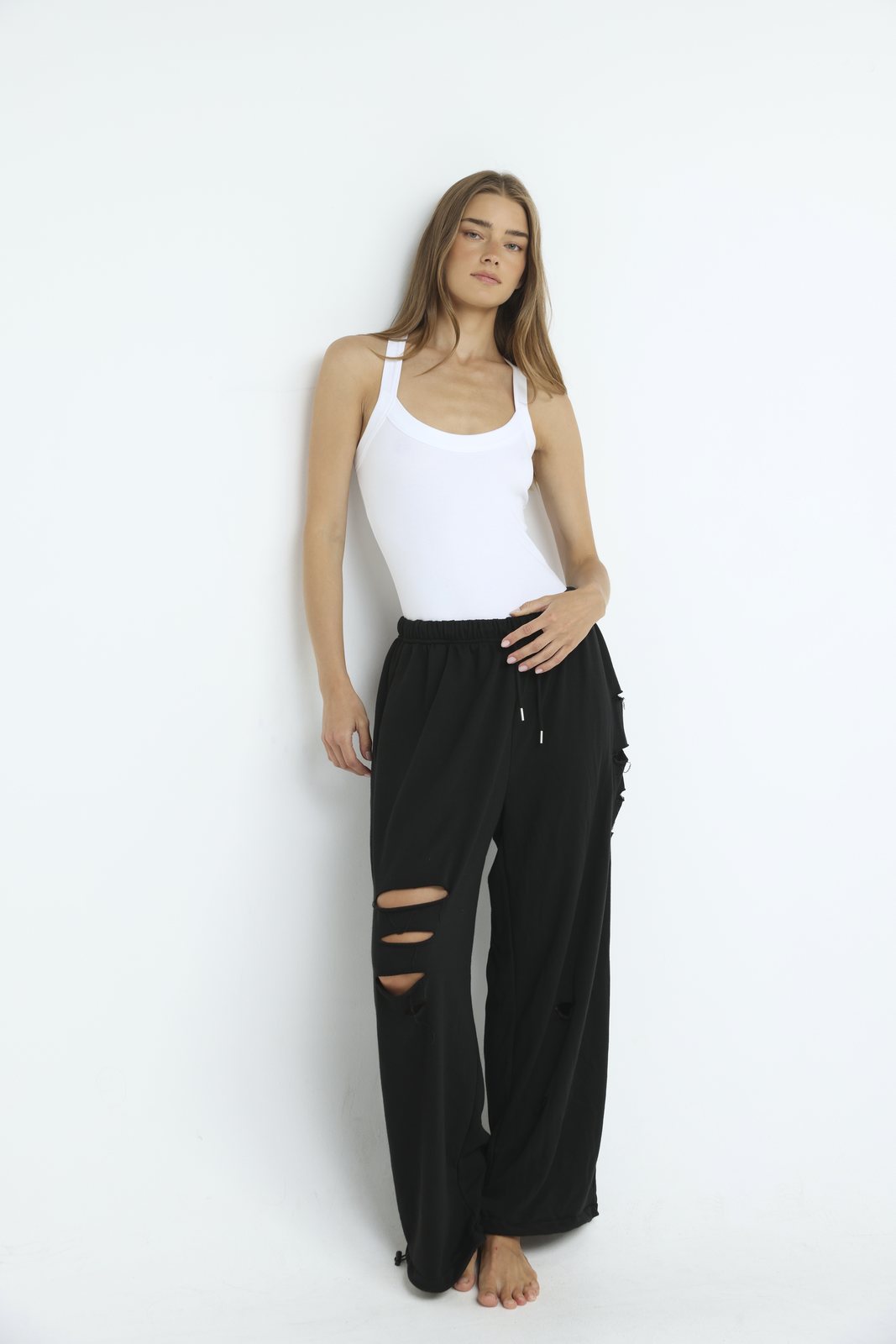 Joggers SS-7519 — SS-7519 worn by model